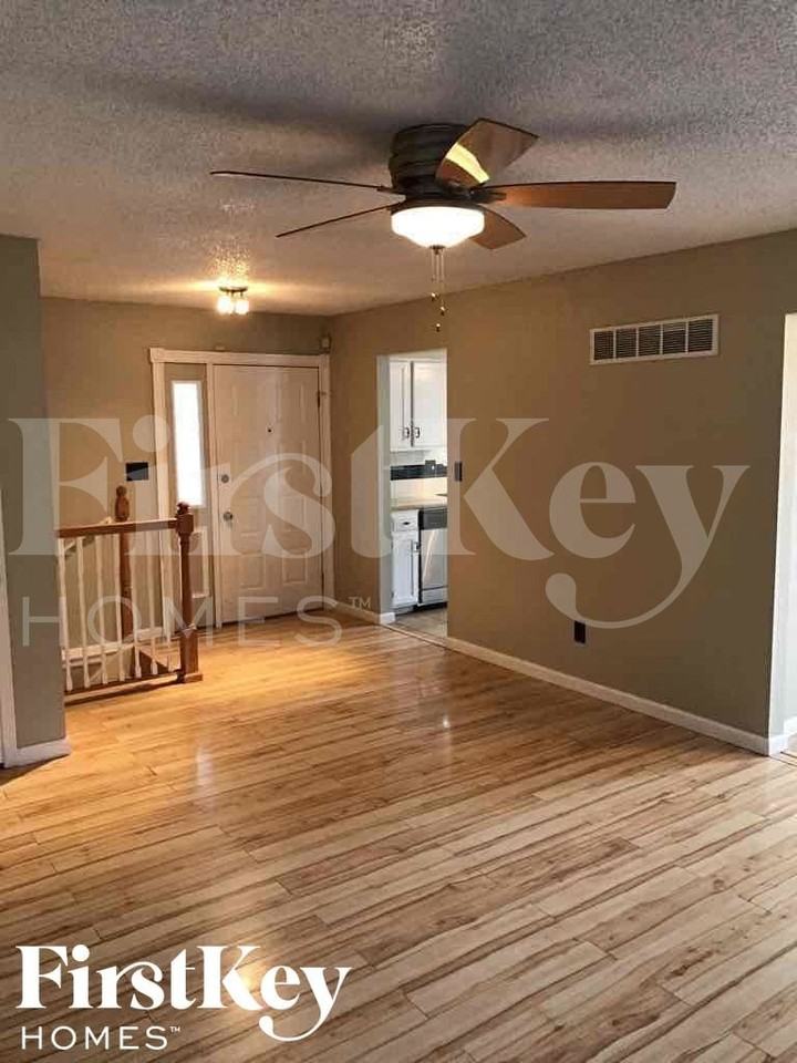 2700 Nw 4th St - Photo 2 of 16
