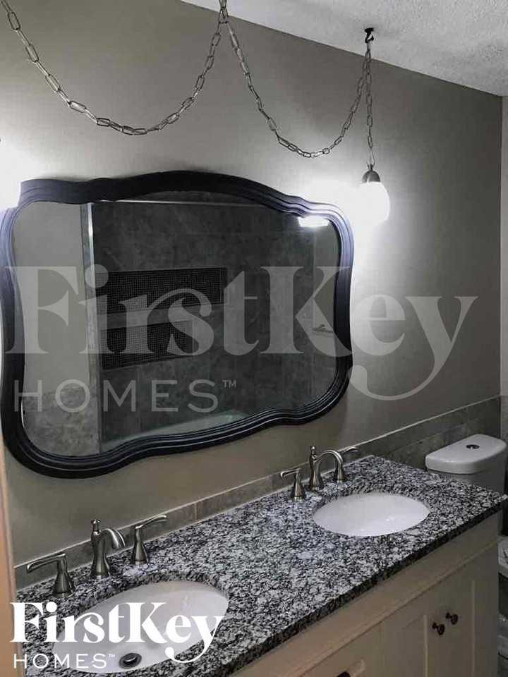 2700 Nw 4th St - Photo 6 of 16