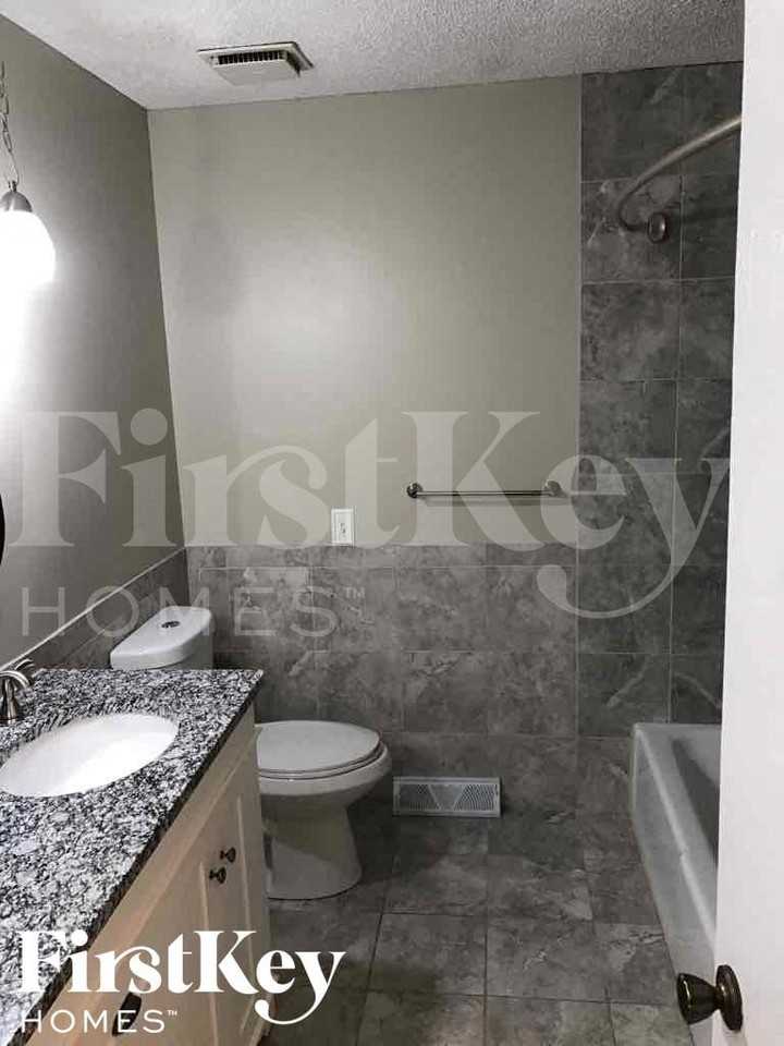 2700 Nw 4th St - Photo 7 of 16