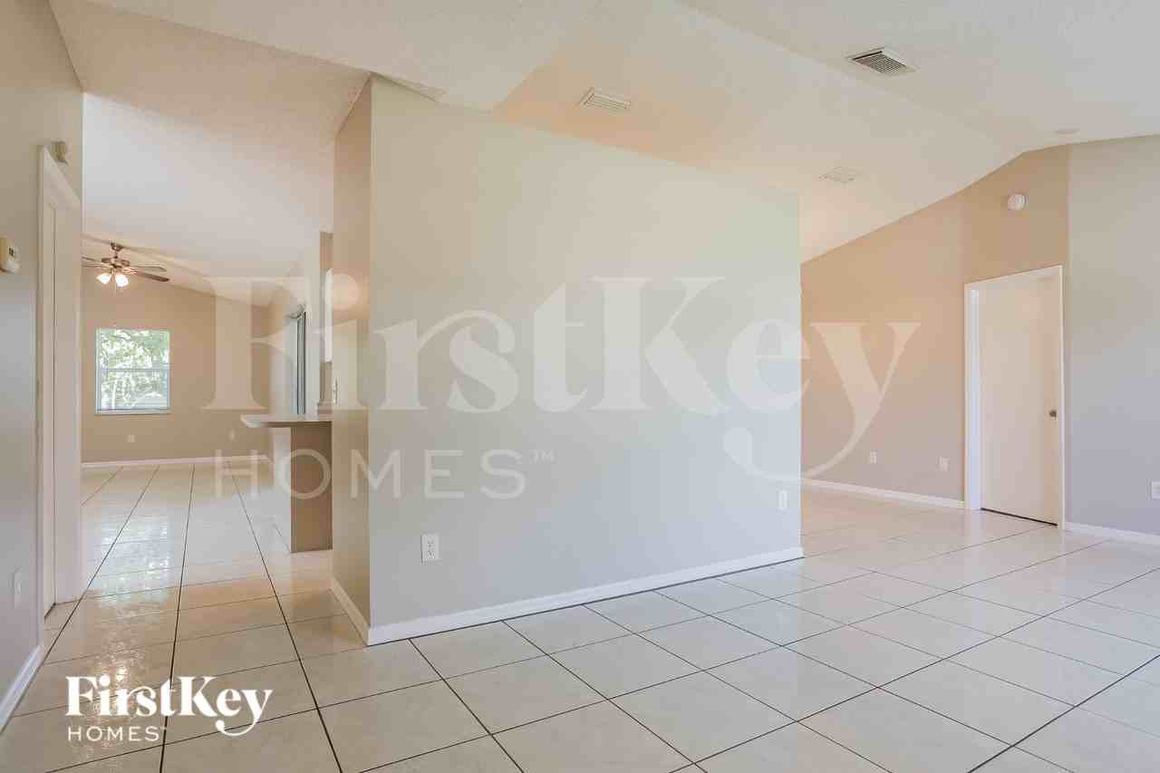 2514 Sw Monterrey Ln - Photo 3 of 16