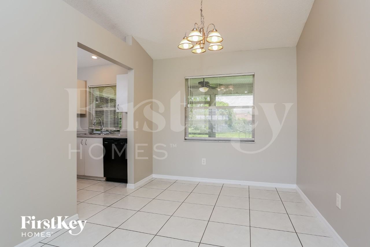 2514 Sw Monterrey Ln - Photo 5 of 16