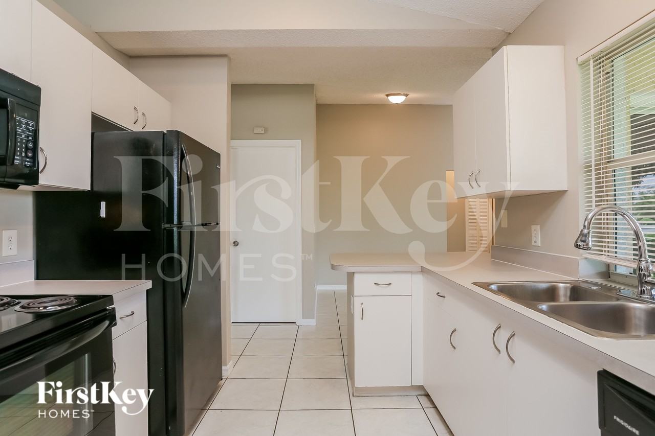 2514 Sw Monterrey Ln - Photo 6 of 16