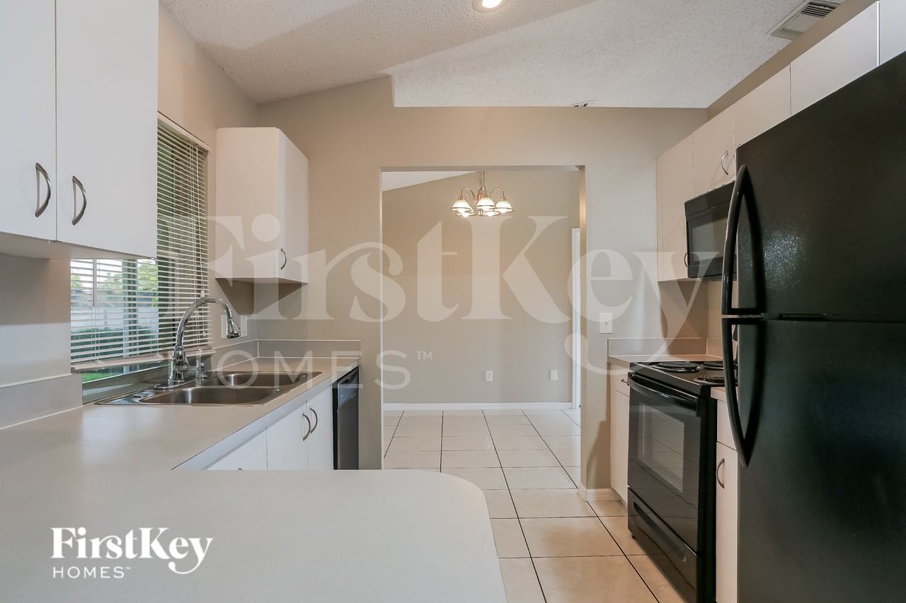 2514 Sw Monterrey Ln - Photo 7 of 16
