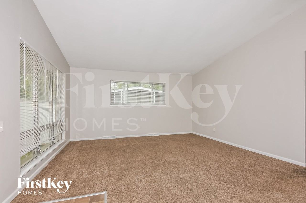 2490 Flamingo Dr - Photo 3 of 15