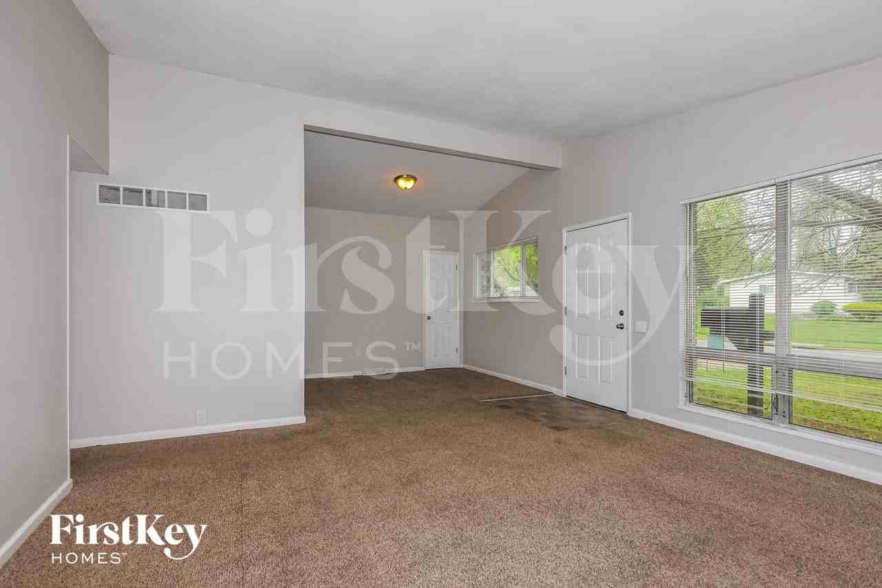 2490 Flamingo Dr - Photo 4 of 15