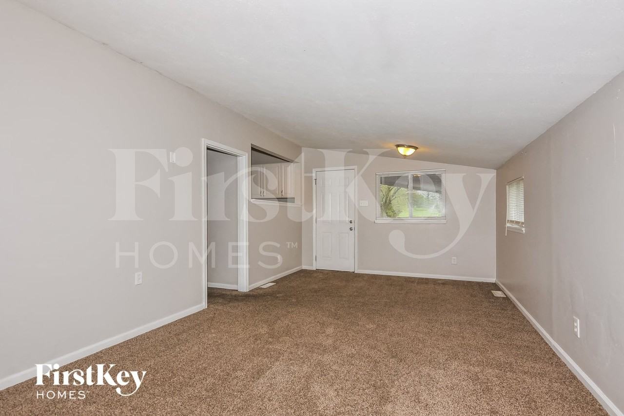 2490 Flamingo Dr - Photo 5 of 15