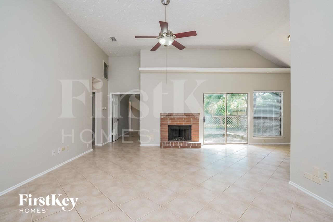 18423 Arbormont Dr - Photo 3 of 16