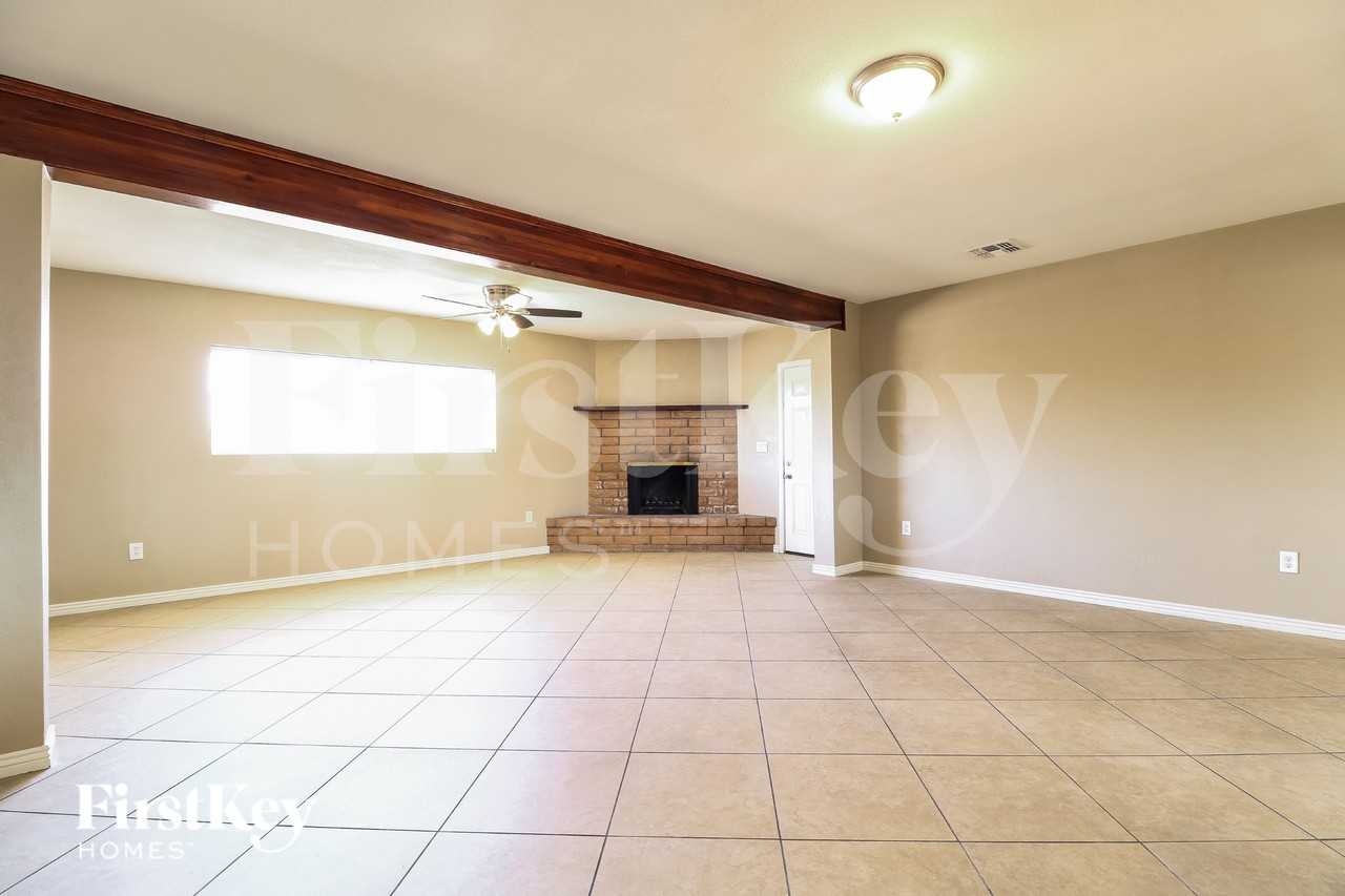 1810 W 5th St - Photo 3 of 18