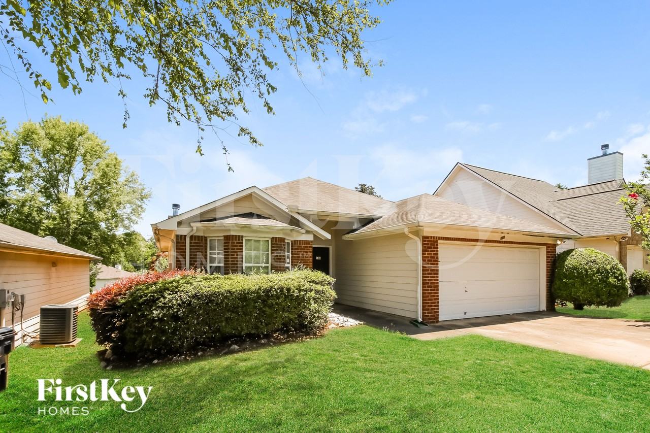 160 Lakeview Trl - Photo 2 of 16