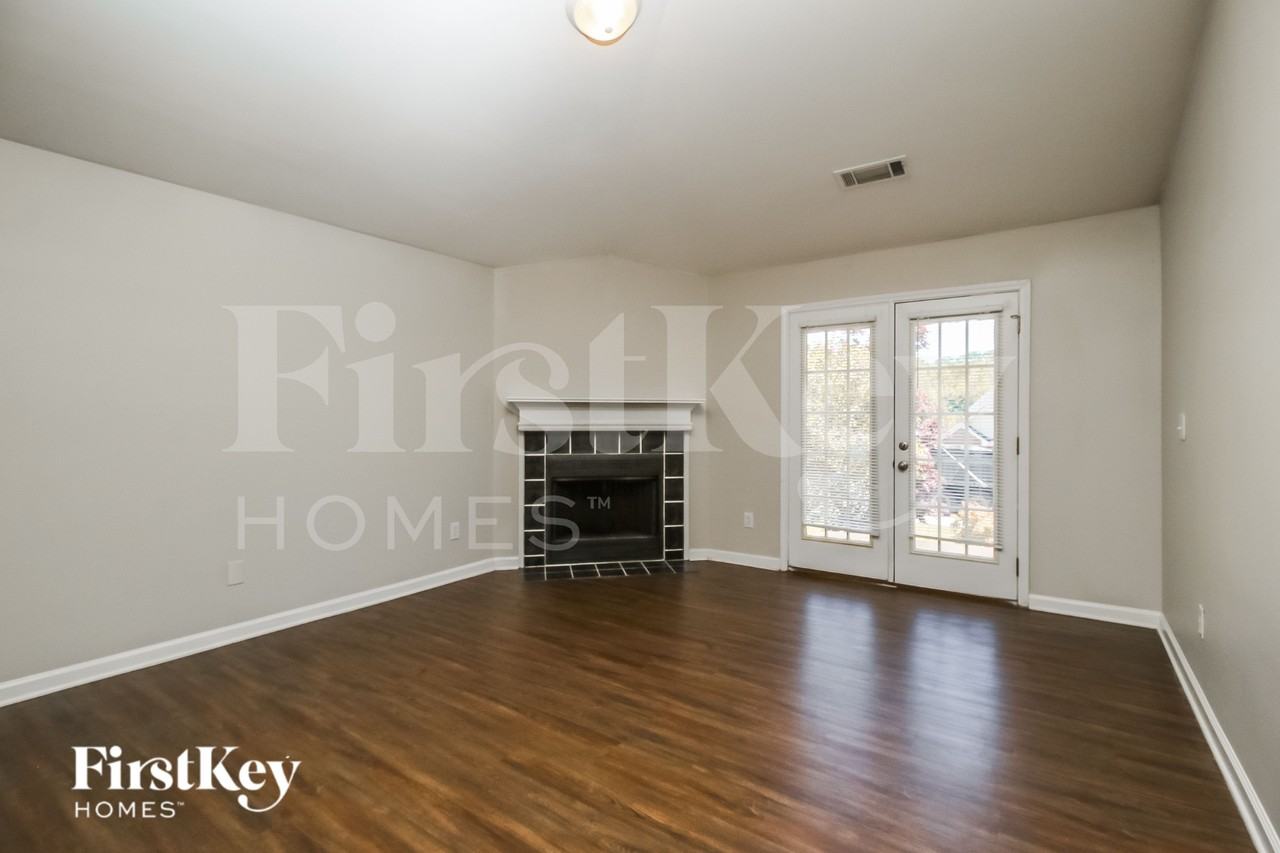 160 Lakeview Trl - Photo 3 of 16