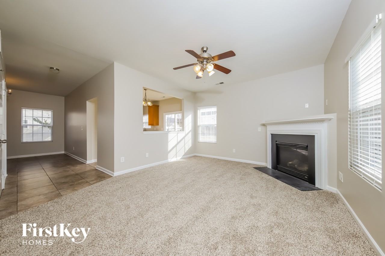1511 Pecan Ln - Photo 2 of 15