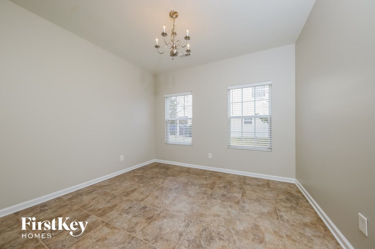 1511 Pecan Ln - Photo 4 of 15