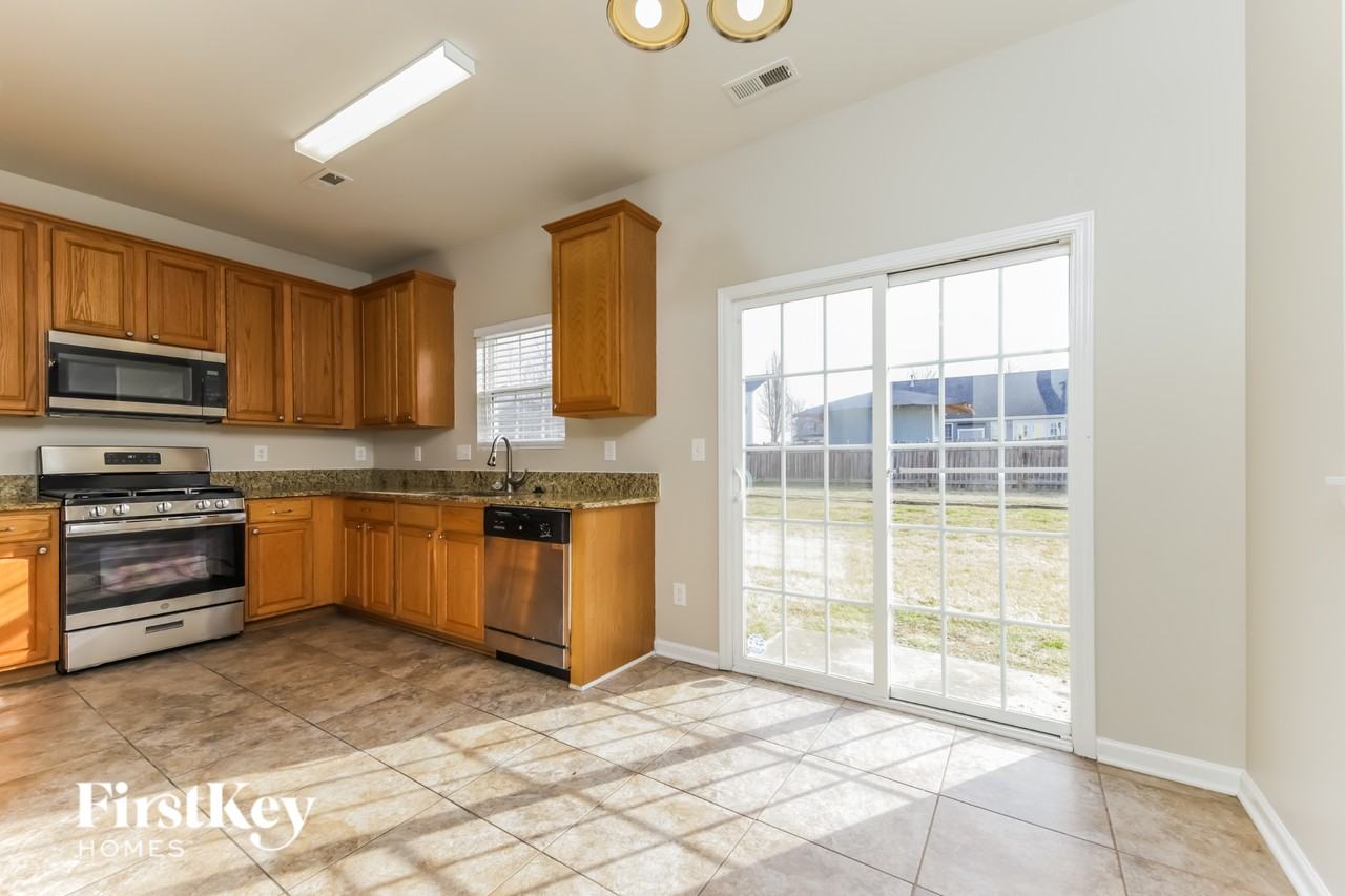 1511 Pecan Ln - Photo 5 of 15