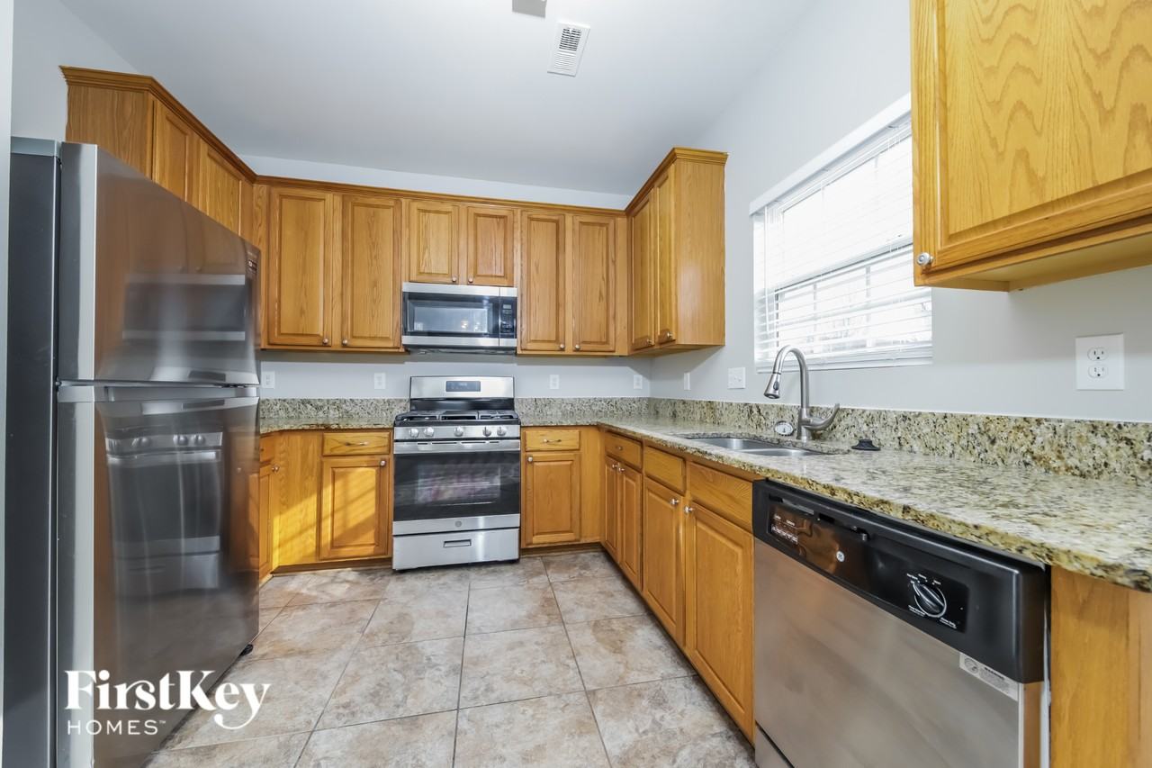 1511 Pecan Ln - Photo 7 of 15