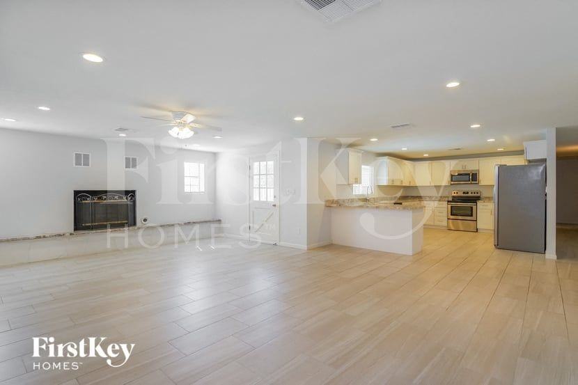 14401 N 36th St - Photo 4 of 15