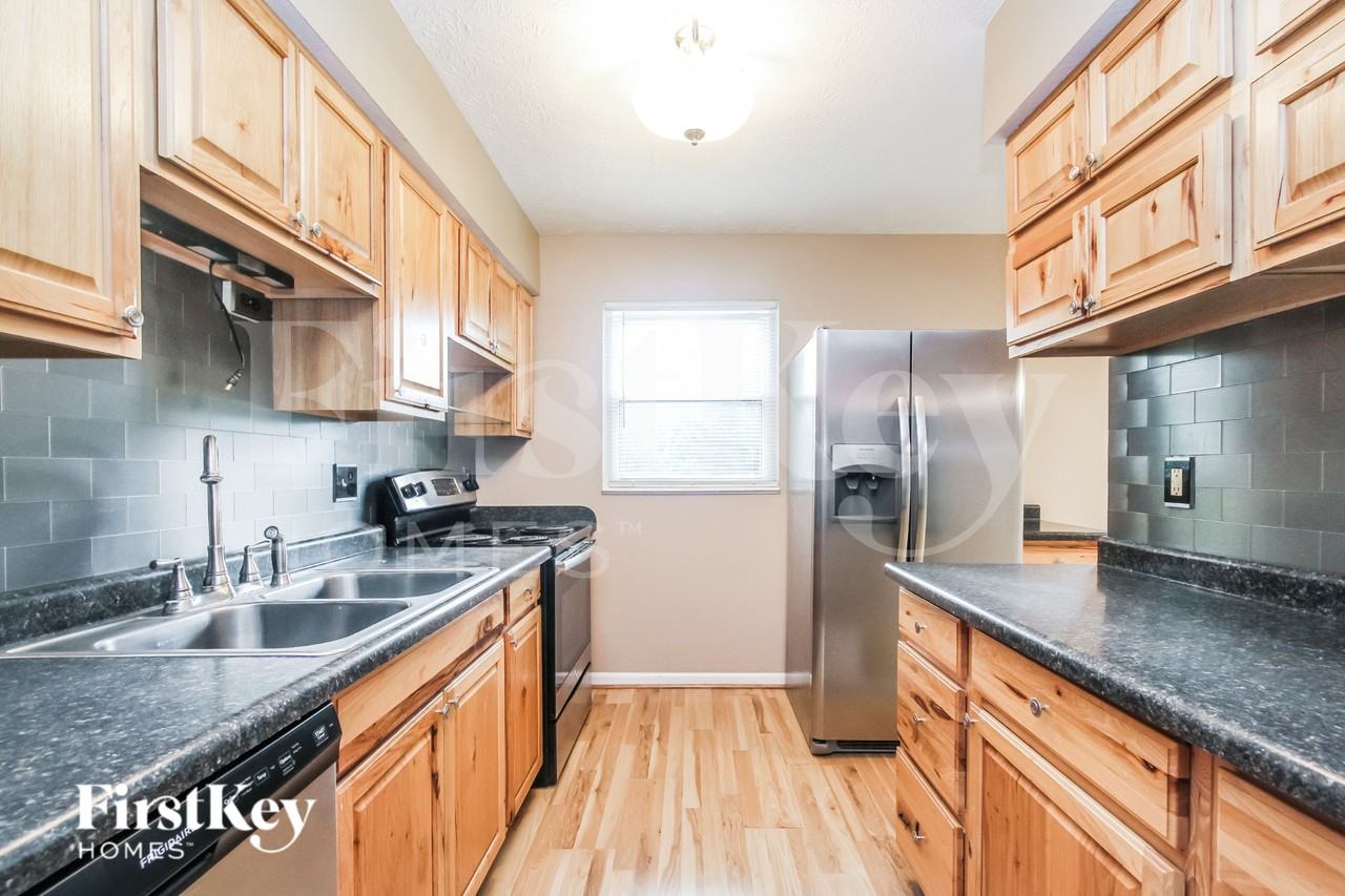 1433 Hunters Ln - Photo 5 of 15