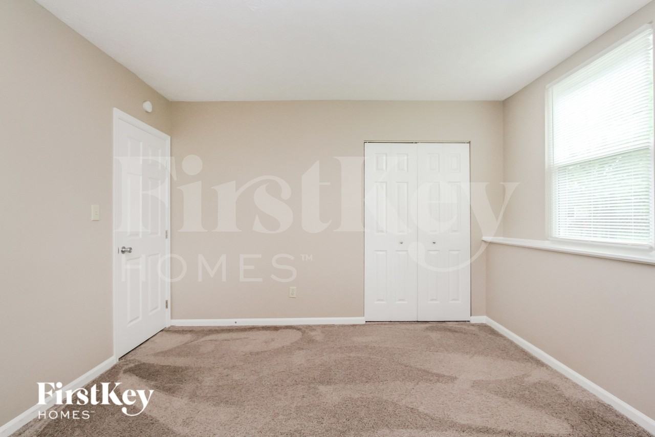 1433 Hunters Ln - Photo 7 of 15