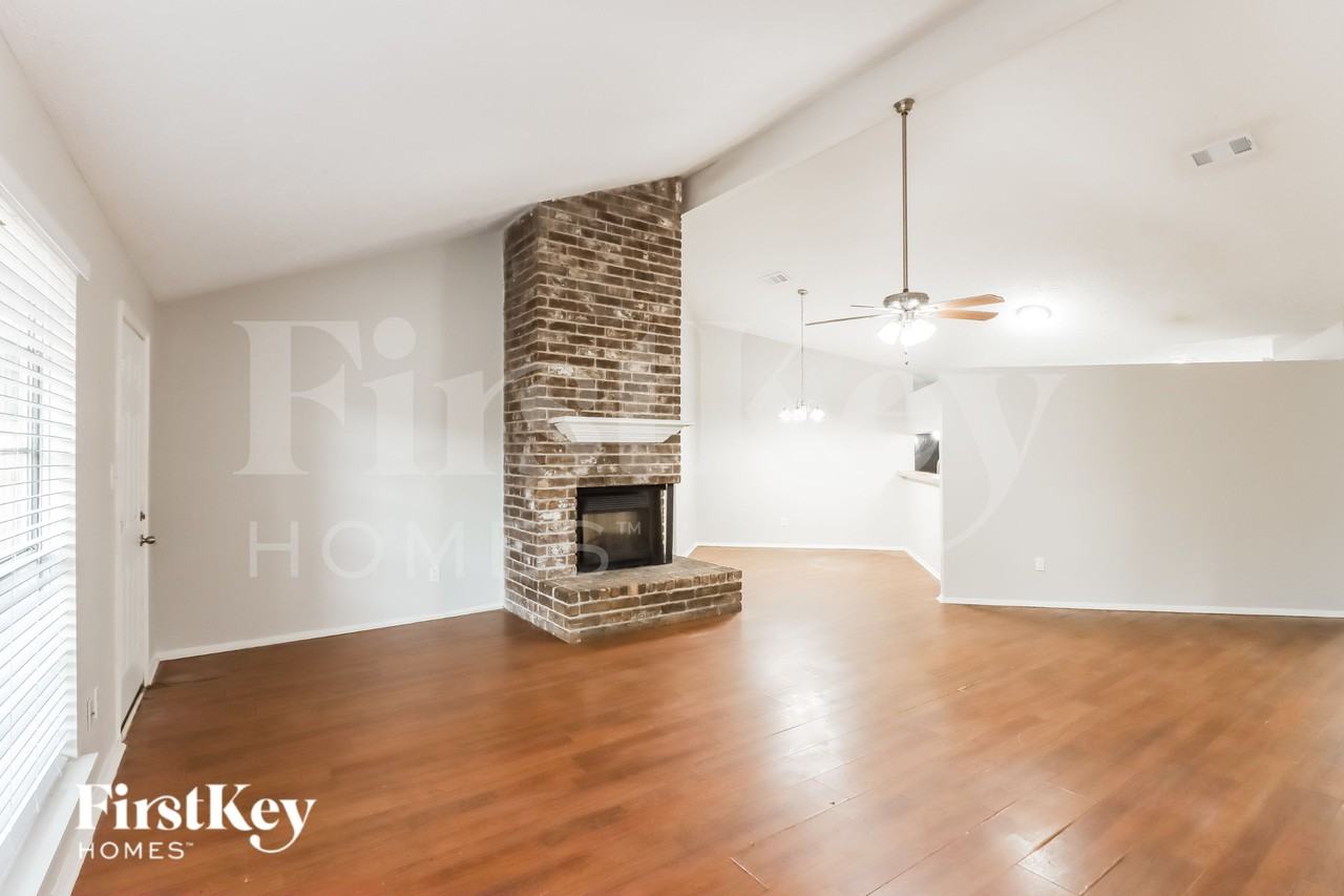 13323 Oak Ledge Dr - Photo 3 of 20