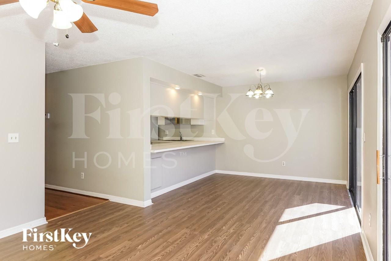 1315 Wilderness Ln - Photo 4 of 15
