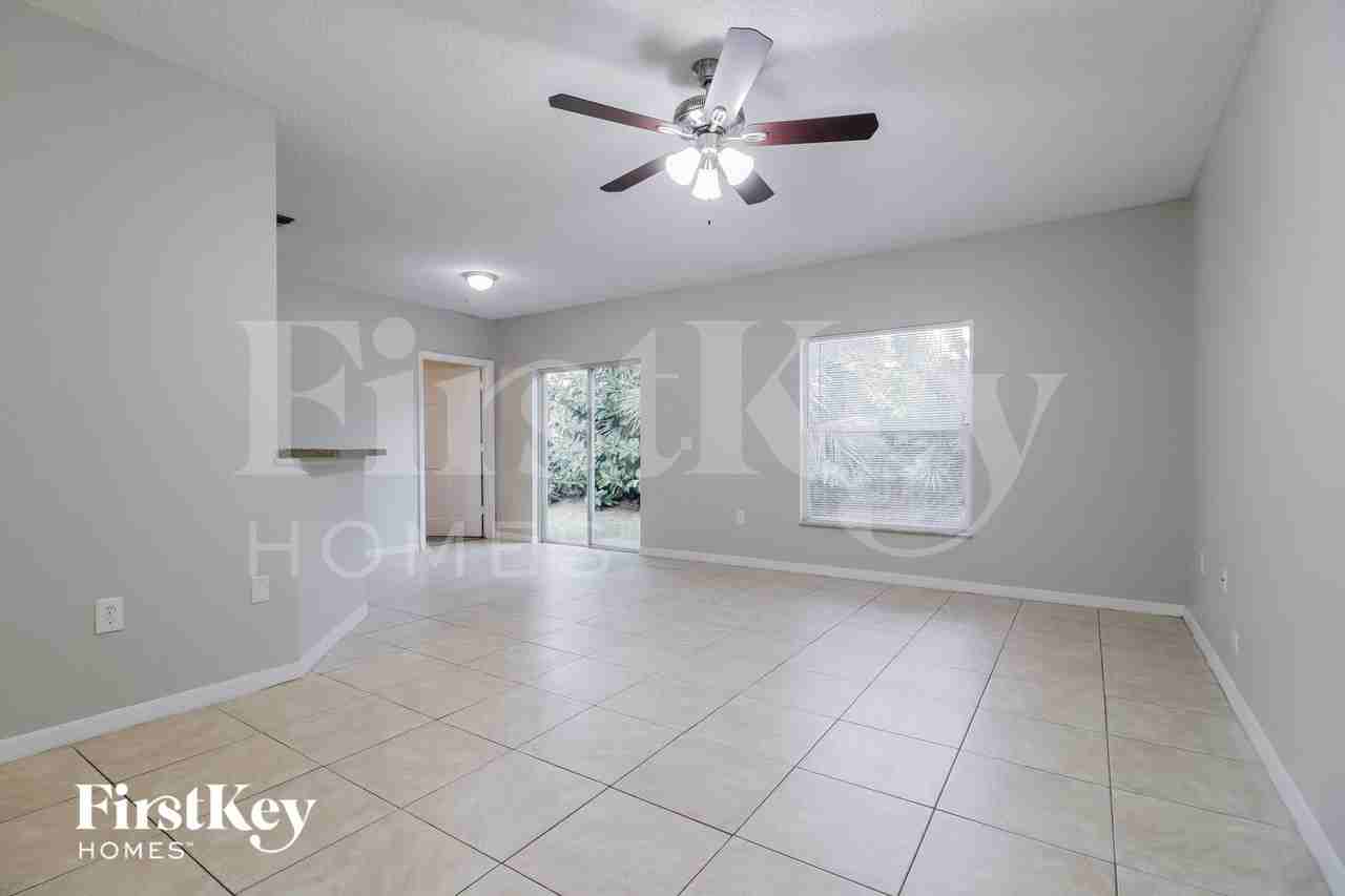 1205 Schumann Dr - Photo 2 of 15
