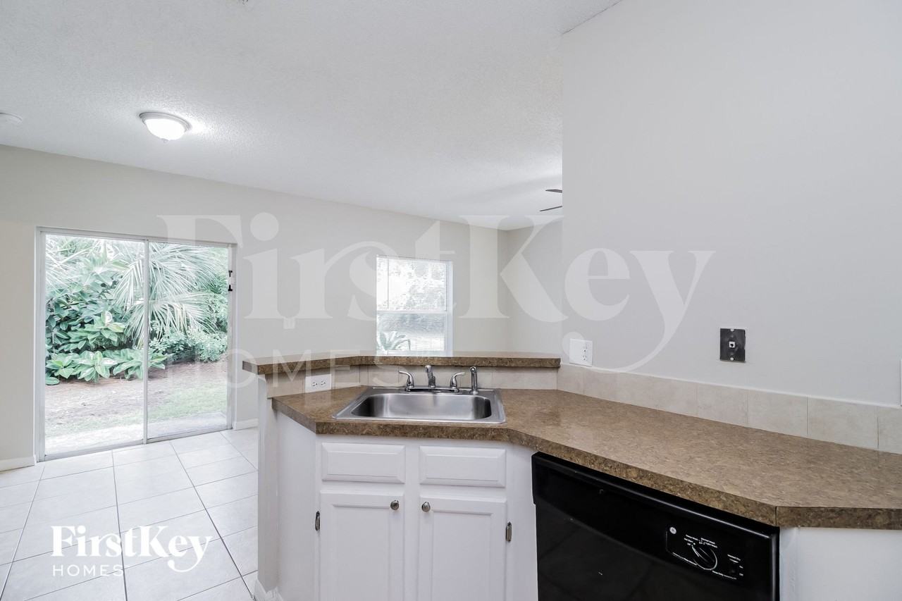 1205 Schumann Dr - Photo 6 of 15
