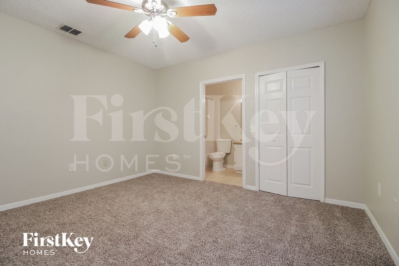 1205 Schumann Dr - Photo 7 of 15