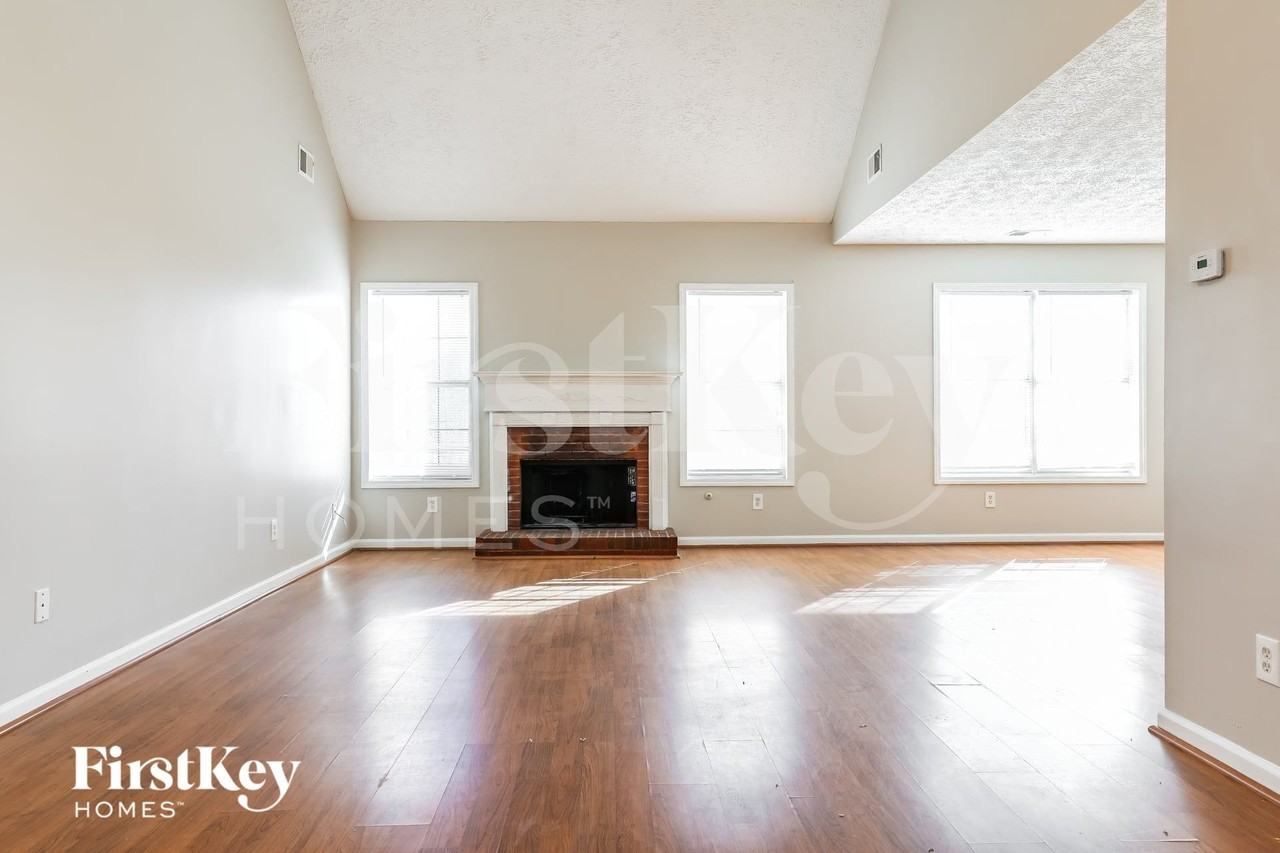 120 Grayview Ct - Photo 4 of 15