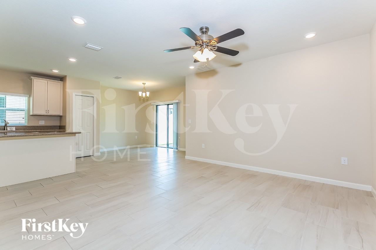 1051 Peta Way - Photo 3 of 19