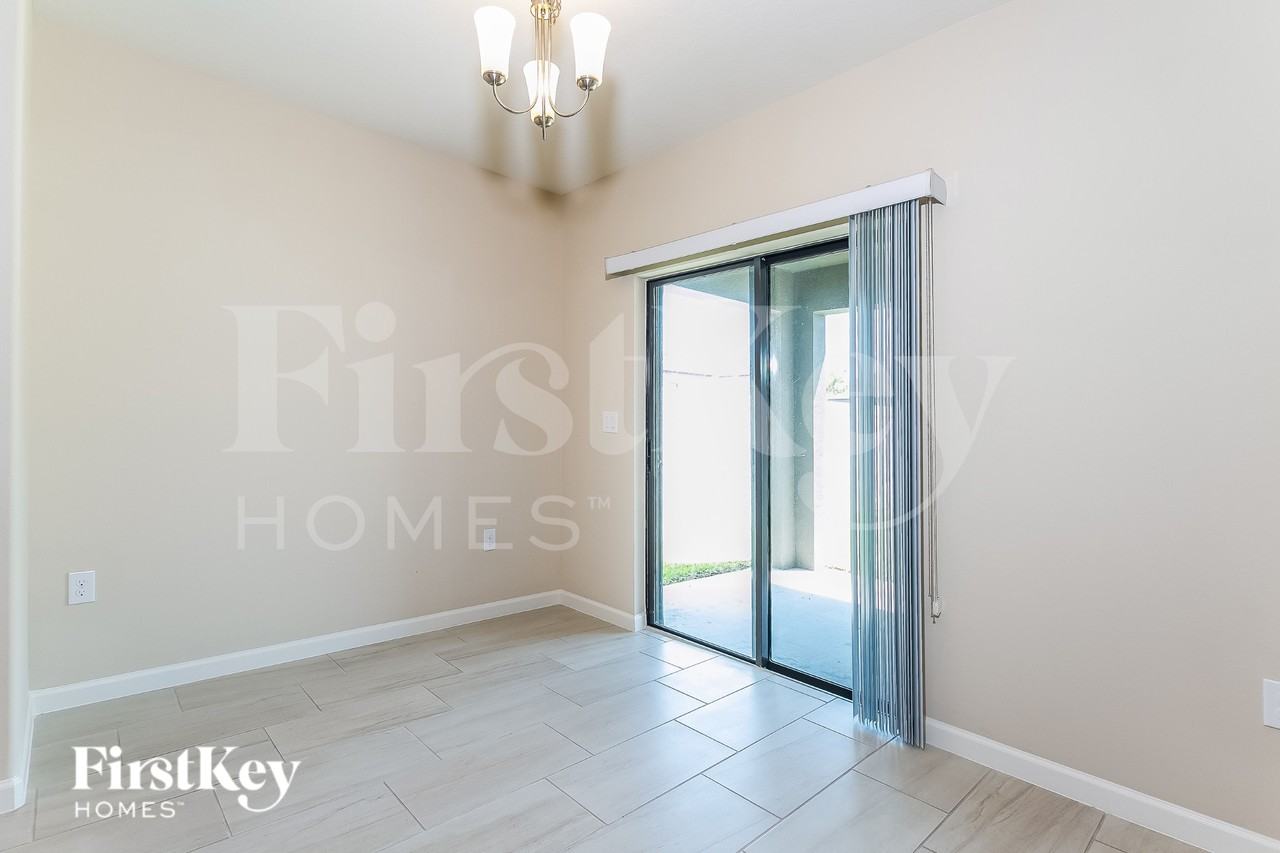 1051 Peta Way - Photo 6 of 19