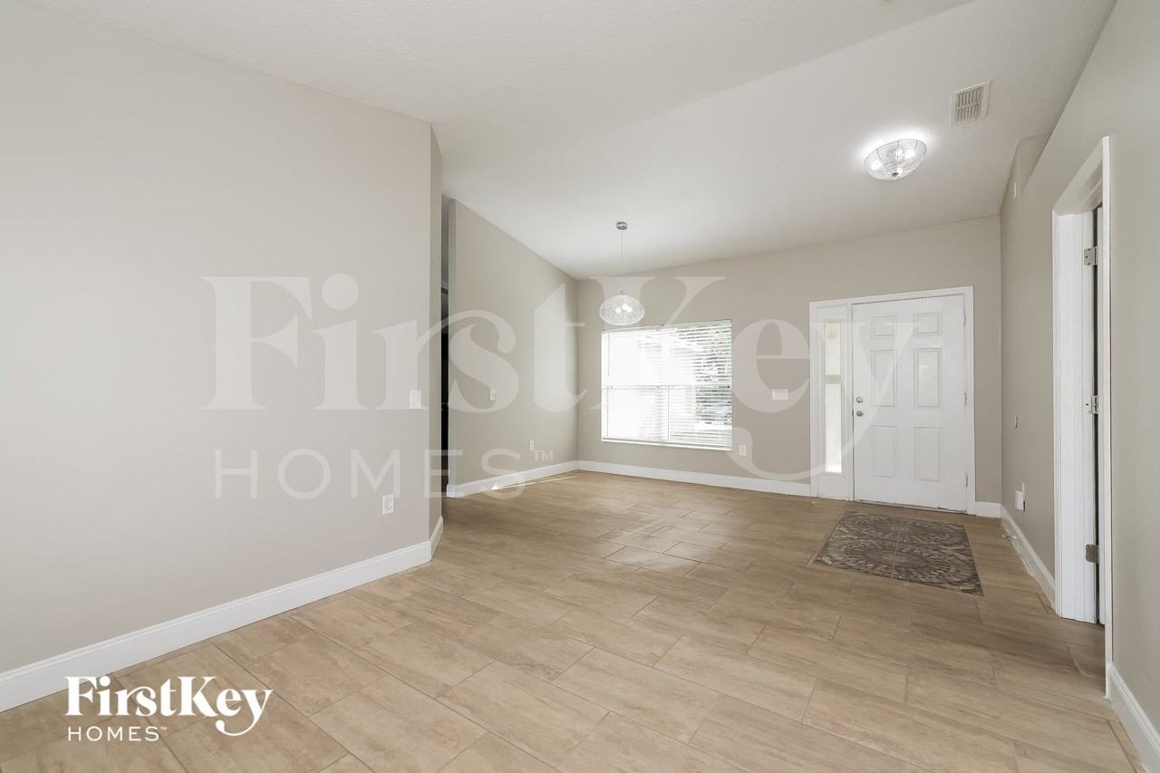 1031 Heron Ct - Photo 4 of 15