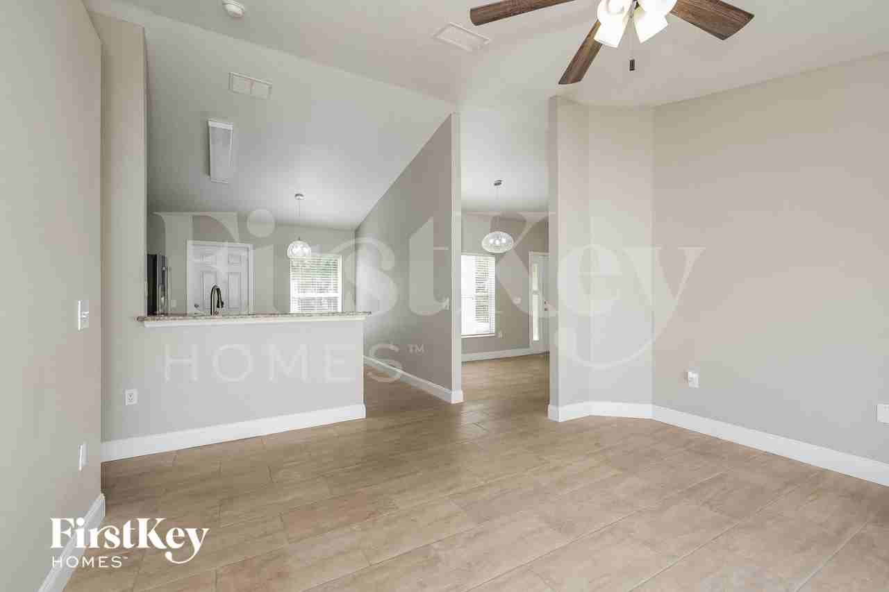 1031 Heron Ct - Photo 5 of 15