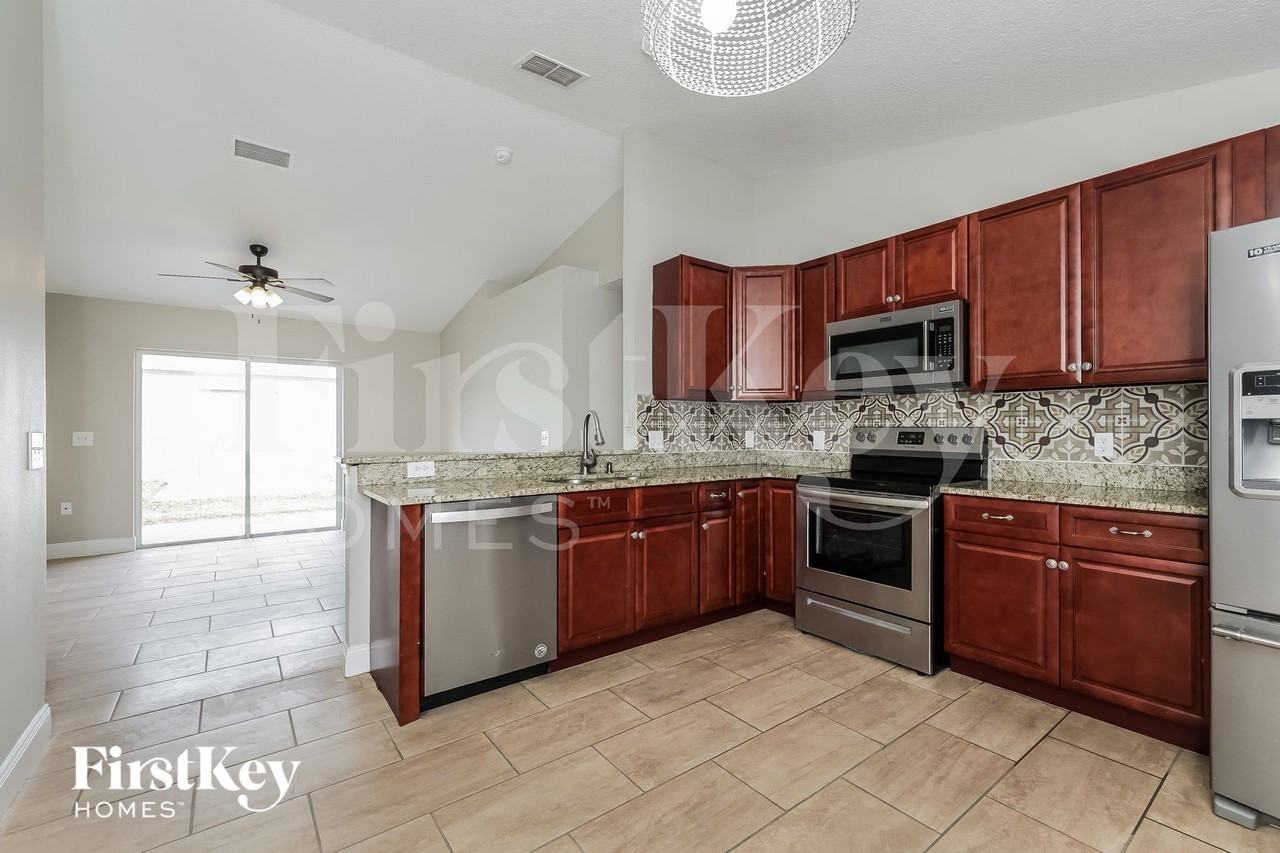 1031 Heron Ct - Photo 6 of 15