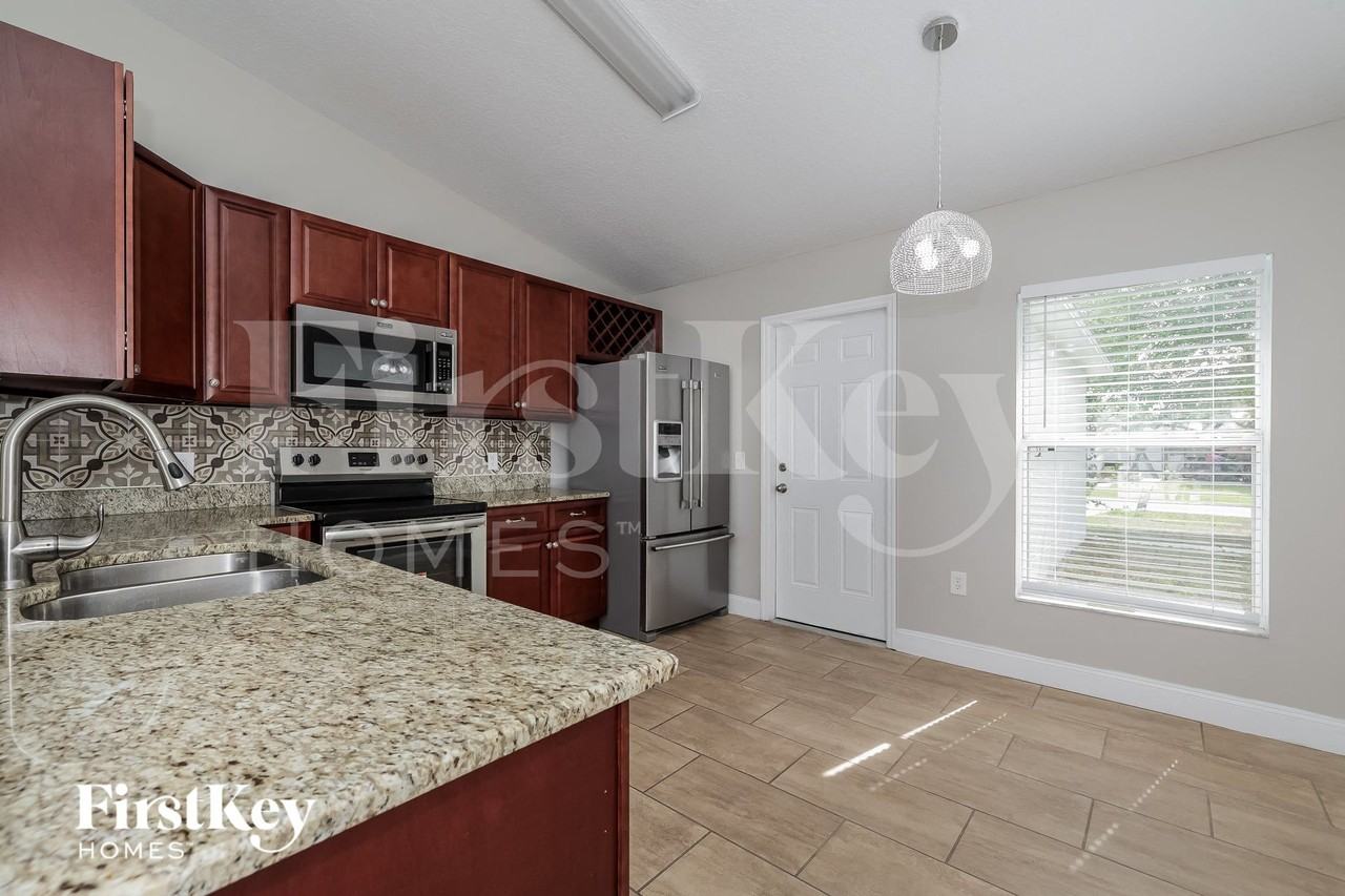 1031 Heron Ct - Photo 7 of 15