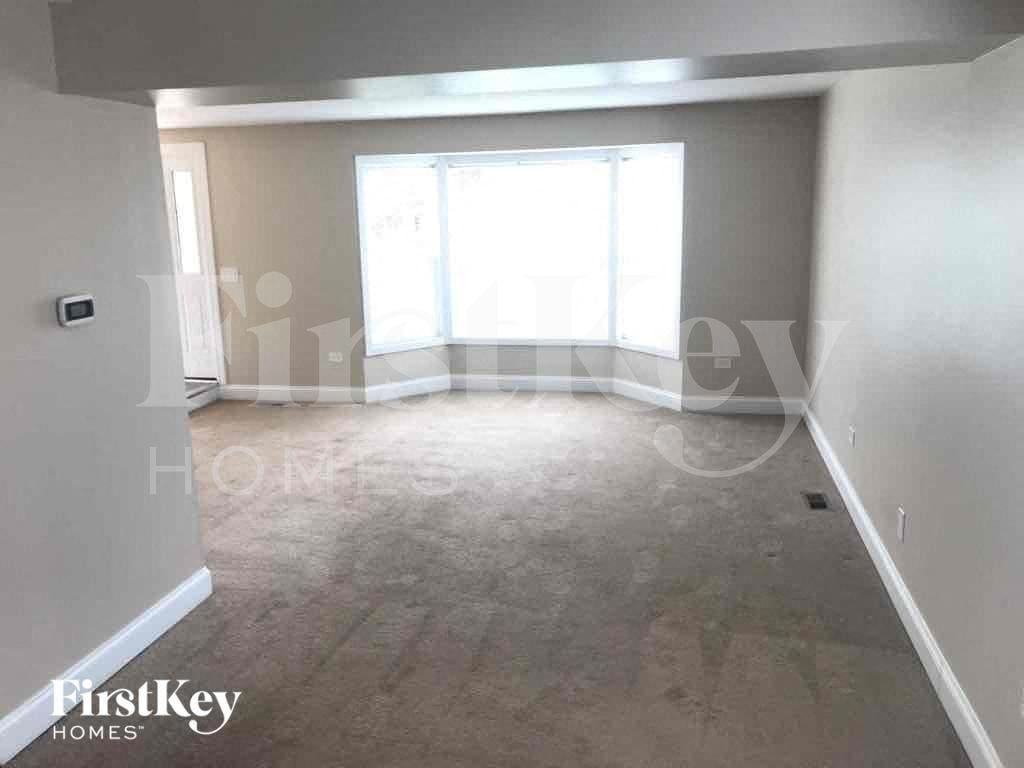 1023 Bothwell Ct - Photo 2 of 33