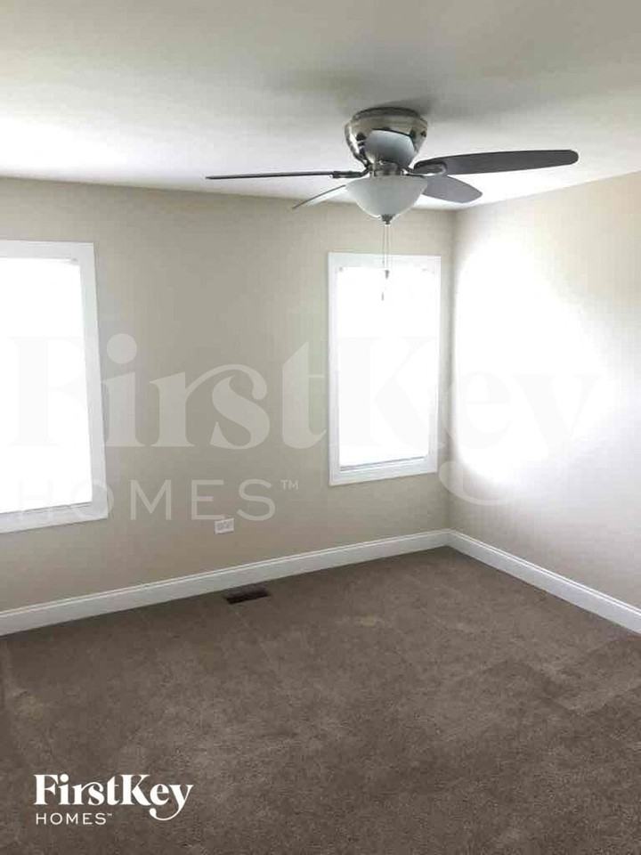 1023 Bothwell Ct - Photo 6 of 33