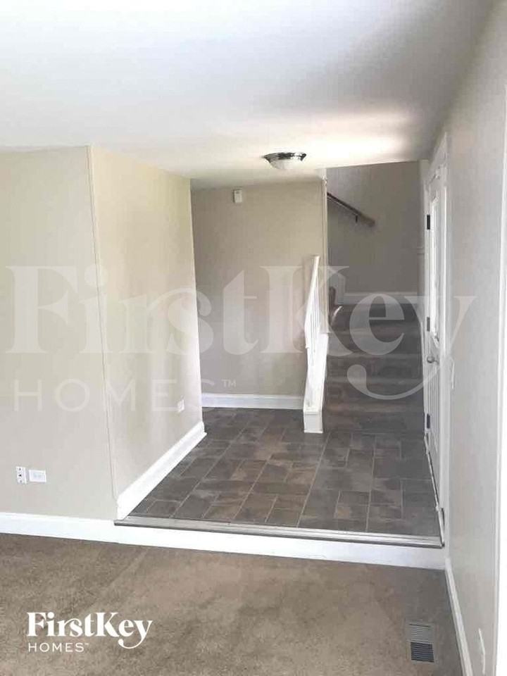 1023 Bothwell Ct - Photo 7 of 33
