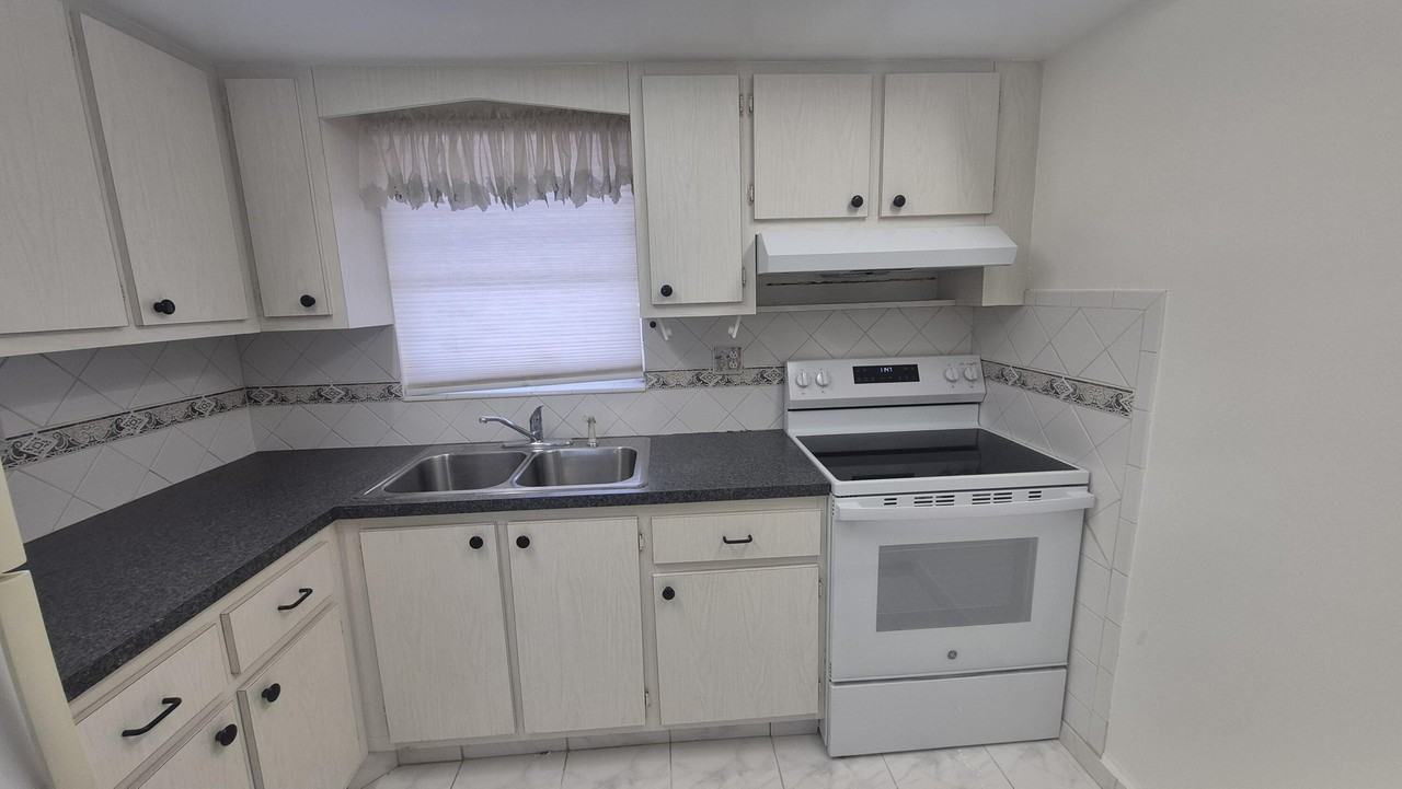 2805 Crosley Dr E #E - Photo 3 of 23
