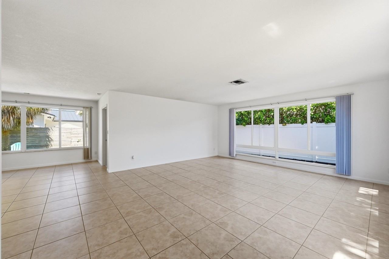 4454 W Tradewinds Ave - Photo 7 of 33