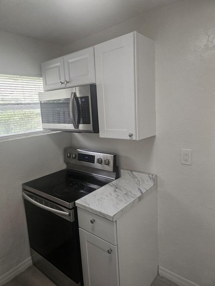 505 Nw 16th Ave - Photo 4 of 8
