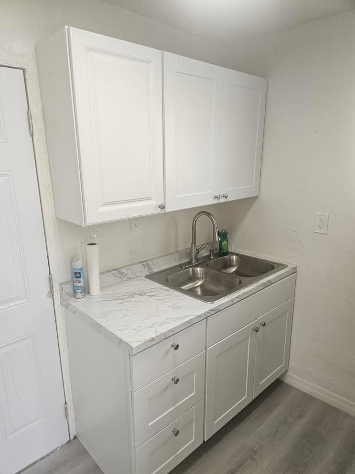 505 Nw 16th Ave - Photo 5 of 8