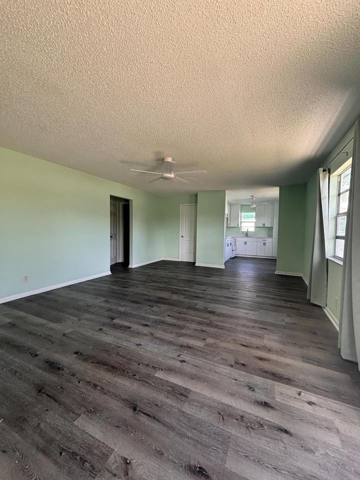 1328 W 6th St - Photo 4 of 11