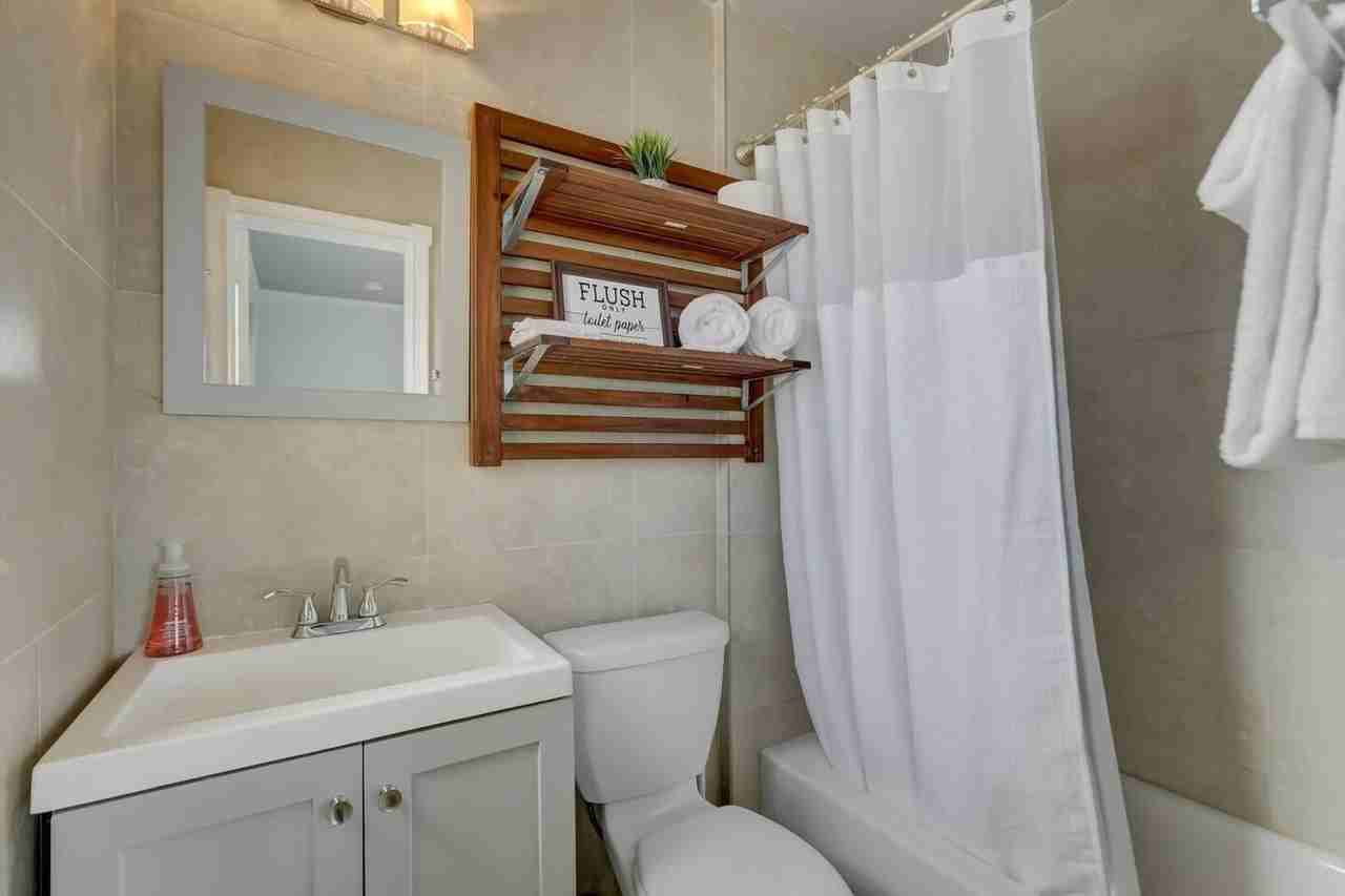 2740 Ne 30th Pl #1-2 - Photo 4 of 23