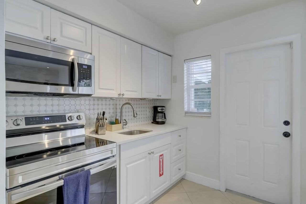 2740 Ne 30th Pl #1-2 - Photo 5 of 23