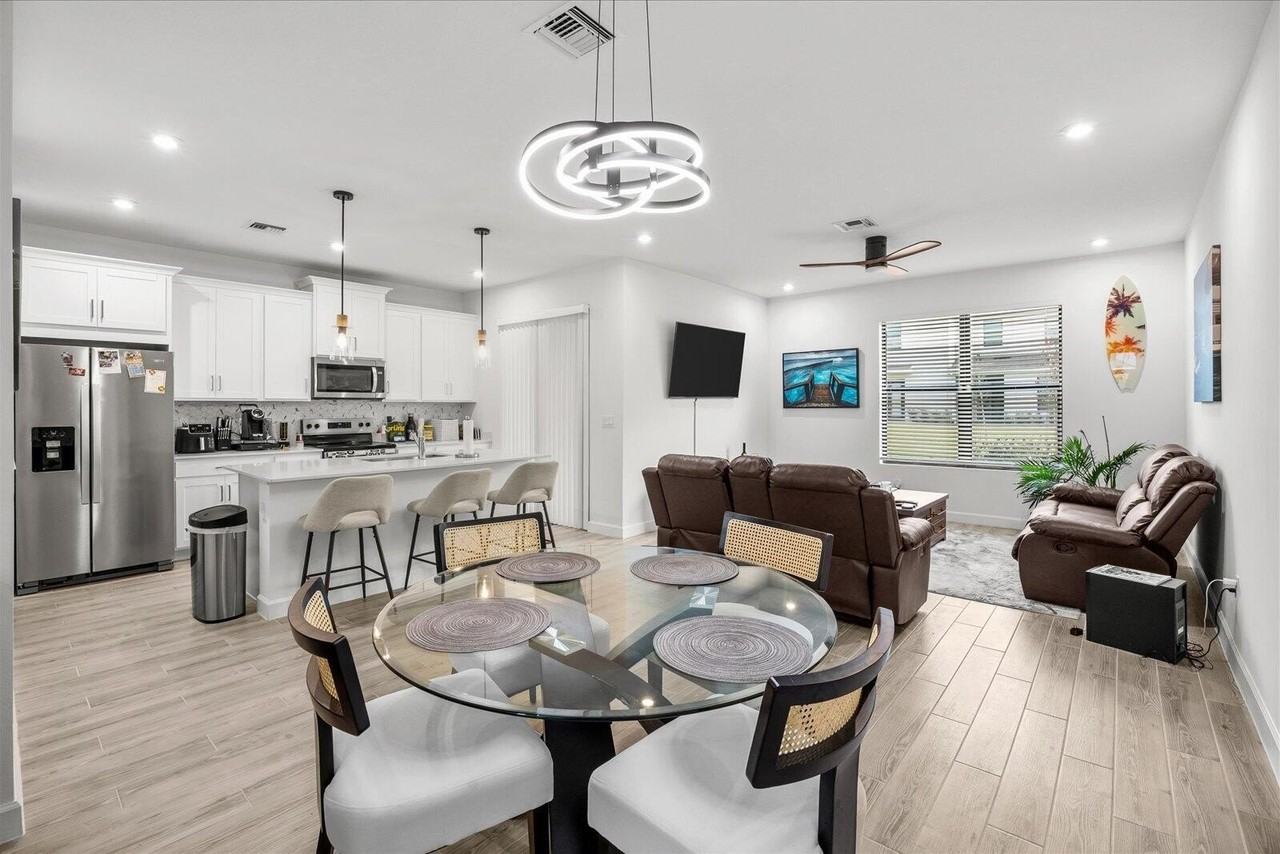 14042 Sw Thorens Dr - Photo 6 of 30