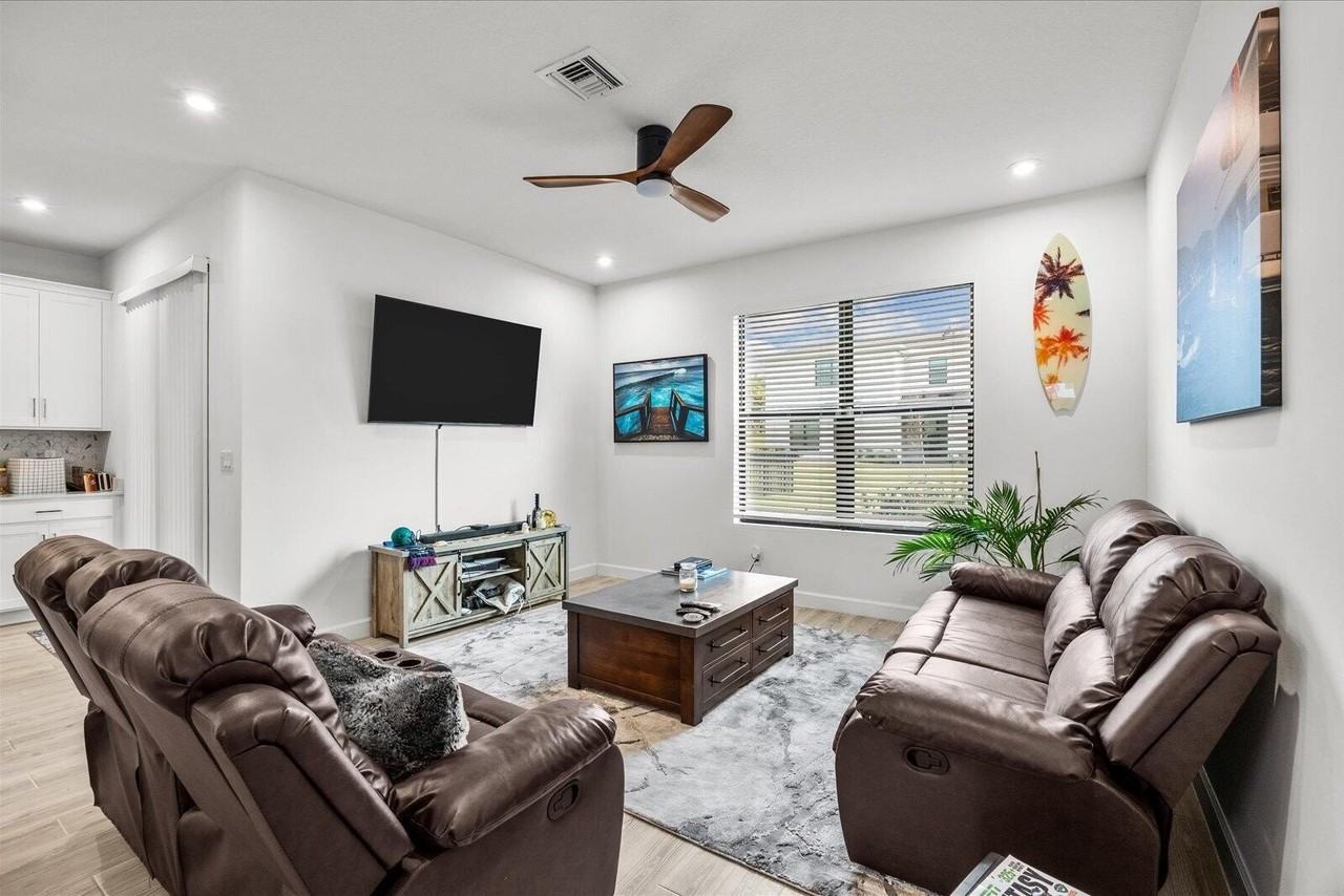 14042 Sw Thorens Dr - Photo 7 of 30