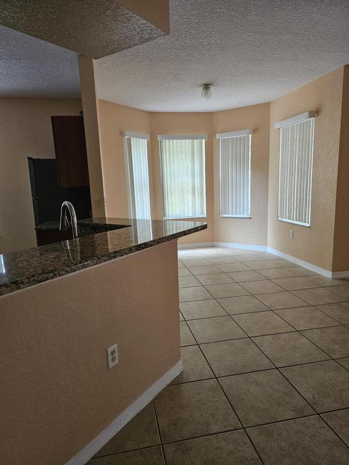 150 Sw Peacock Blvd #103 - Photo 3 of 12