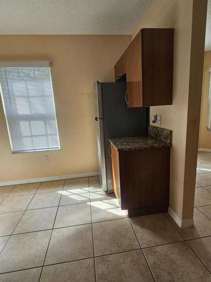 150 Sw Peacock Blvd #103 - Photo 5 of 12