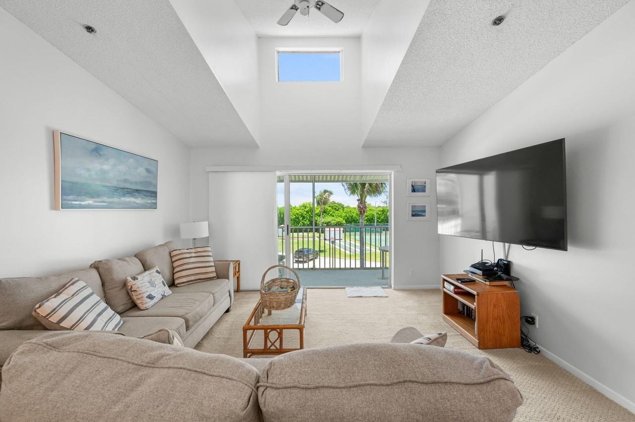 4436 Ne Ocean Blvd #A3 - Photo 7 of 24