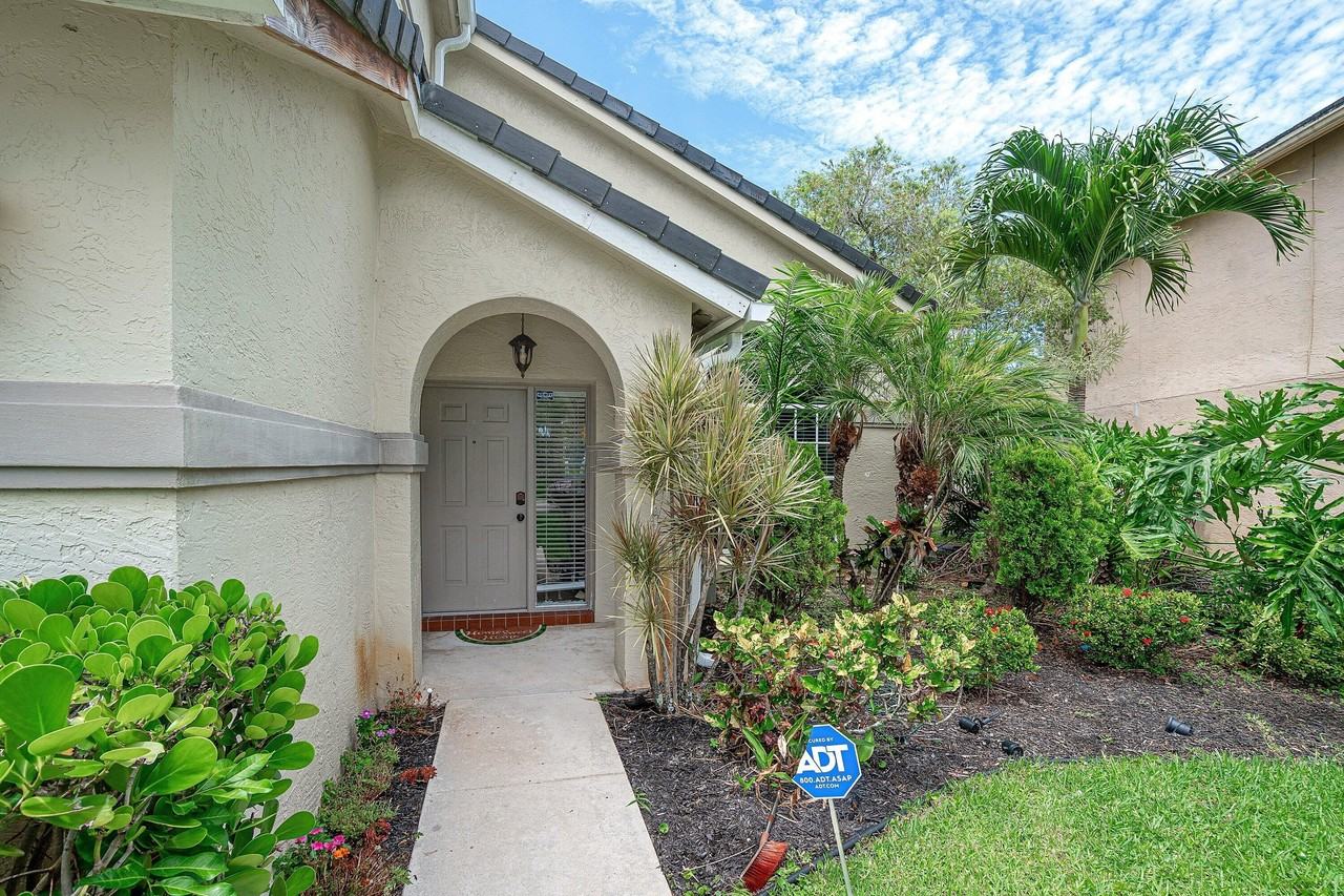 7366 Ashley Shores Cir - Photo 4 of 33