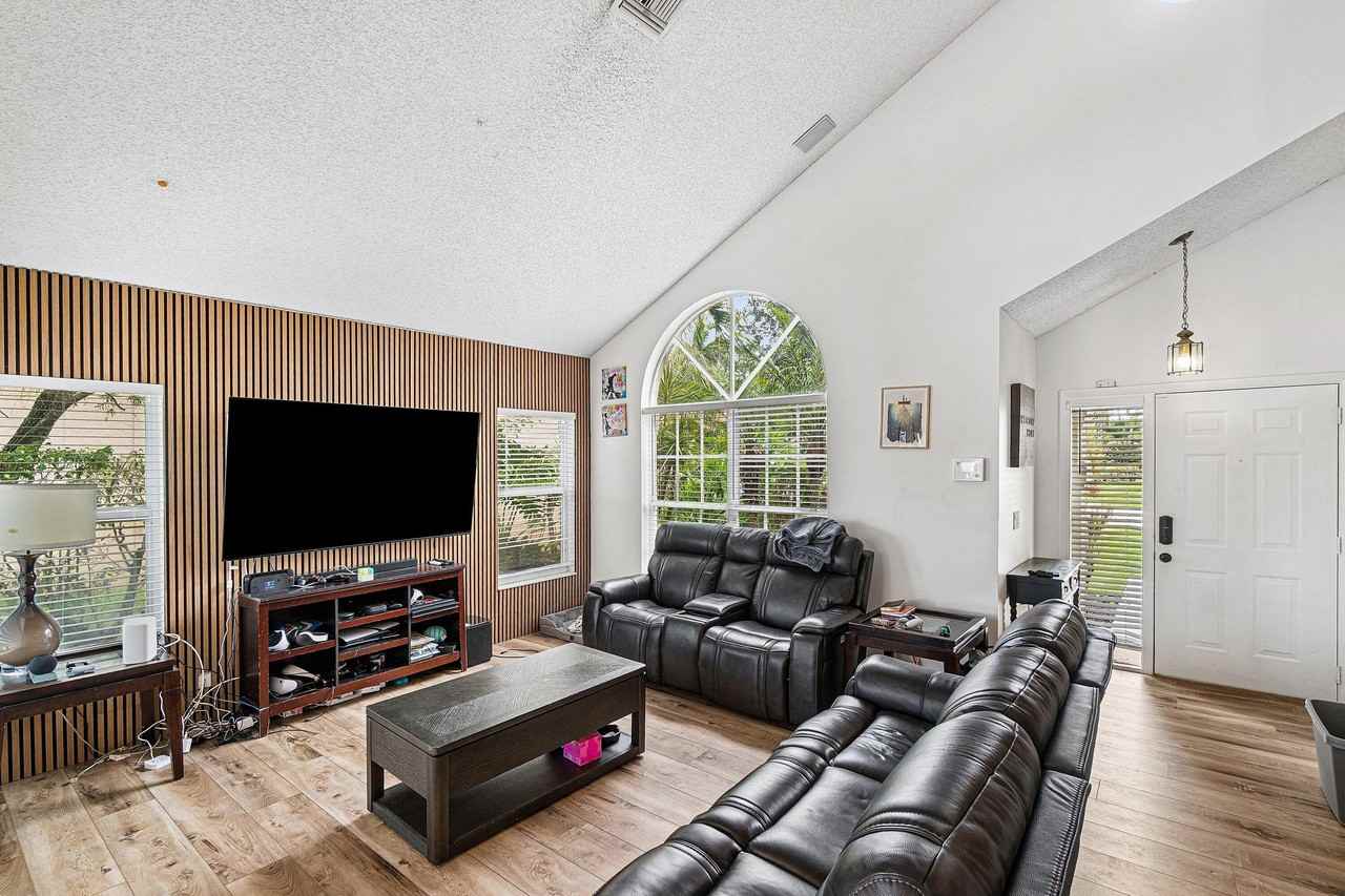 7366 Ashley Shores Cir - Photo 6 of 33